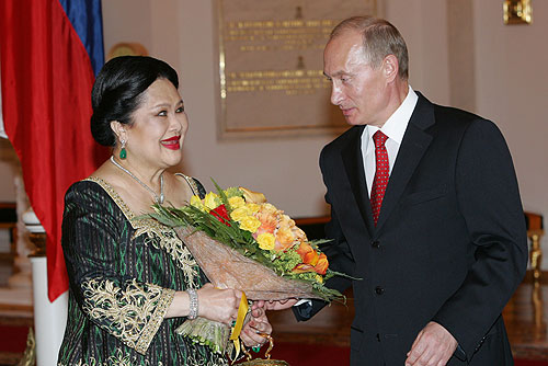 La Reine Sirikit en Russie