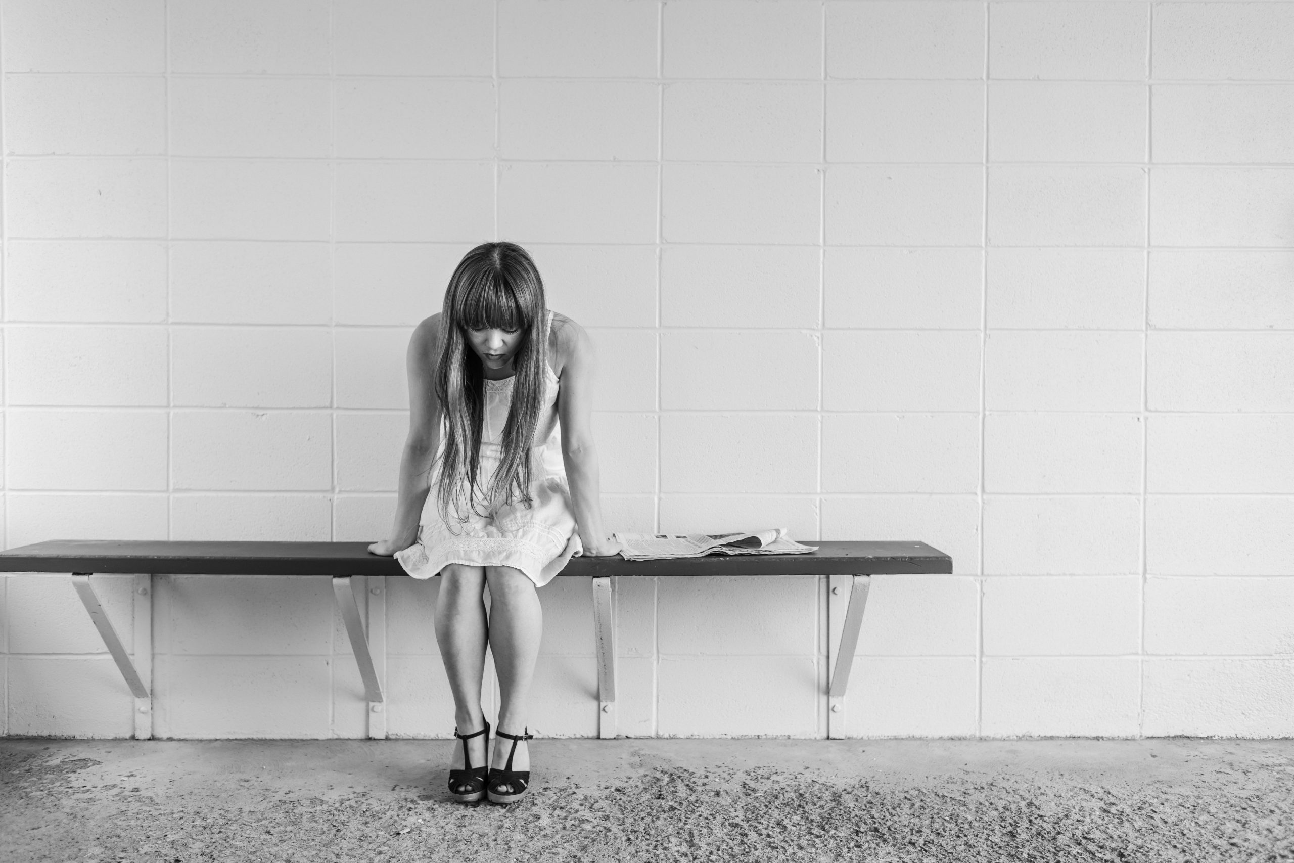 Le sexisme du quotidien ne prend pas toujours la forme d’une agression ouverte. Il s’exprime dans une remarque que l’on minimise, un compliment qui infantilise, une compétence systématiquement remise en question